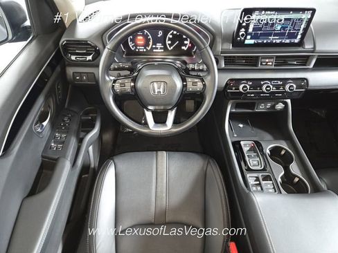Used 2025 Honda Pilot Touring image 17