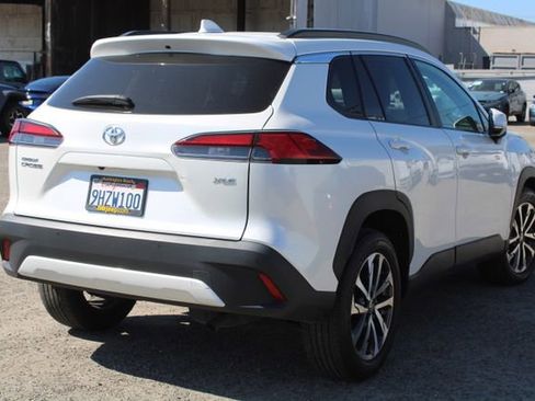 Used 2023 Toyota Corolla Cross XLE w/ Convenience Package image 5