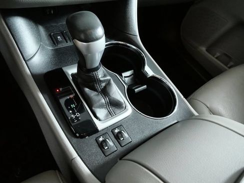 Used 2015 Toyota Highlander XLE AWD/4WD image 21