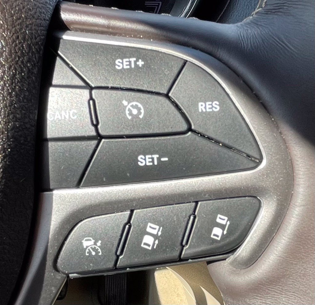 Used 2018 Jeep Grand Cherokee Overland RWD image 22