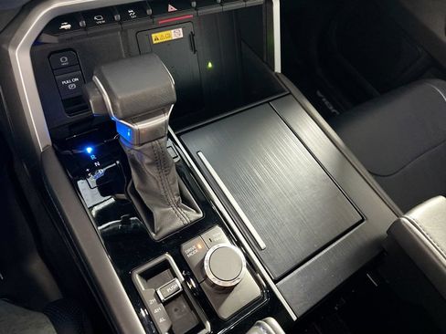 Used 2024 Toyota Sequoia Platinum AWD/4WD image 18