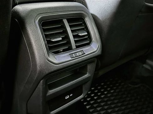 Certified 2024 Volkswagen Taos SE FWD image 25