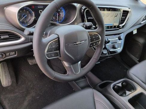 New 2026 Chrysler Pacifica Select FWD image 11