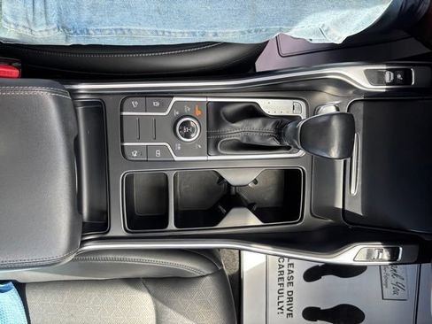Used 2022 Kia Sorento S w/ Panoramic Sunroof Package AWD/4WD image 13