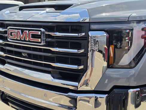 Used 2024 GMC Sierra 2500 SLT w/ SLT Premium Package AWD/4WD image 2