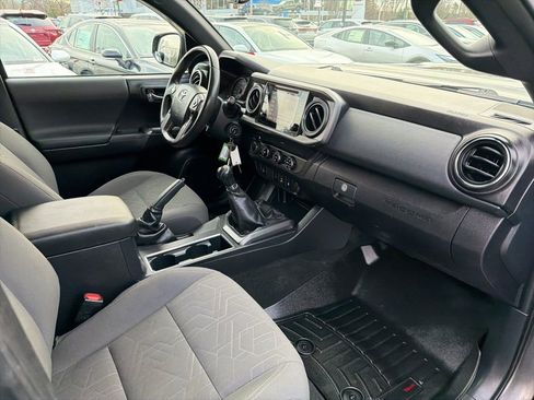 Used 2019 Toyota Tacoma TRD Sport w/ Technology Package image 10