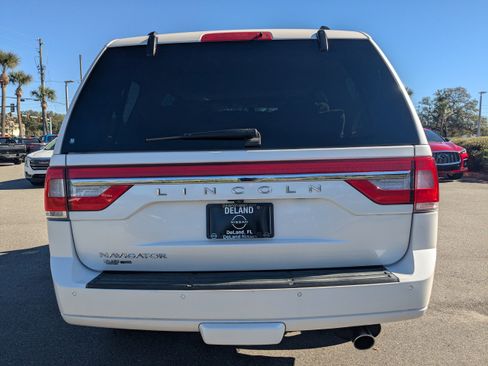 Used 2017 Lincoln Navigator Reserve image 5