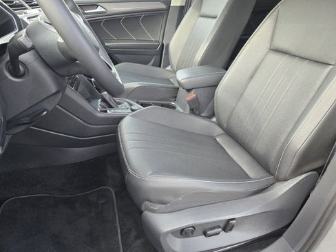 Used 2023 Volkswagen Tiguan SE AWD/4WD image 20