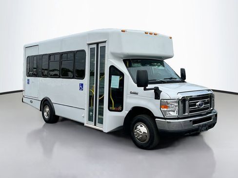 Used 2016 Ford E-450 and Econoline 450 Super Duty w/ Shuttle Bus Prep Package RWD image 3