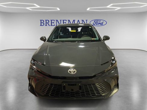 Used 2025 Toyota Camry SE image 2