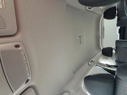 Used 2020 Nissan Rogue S image 38