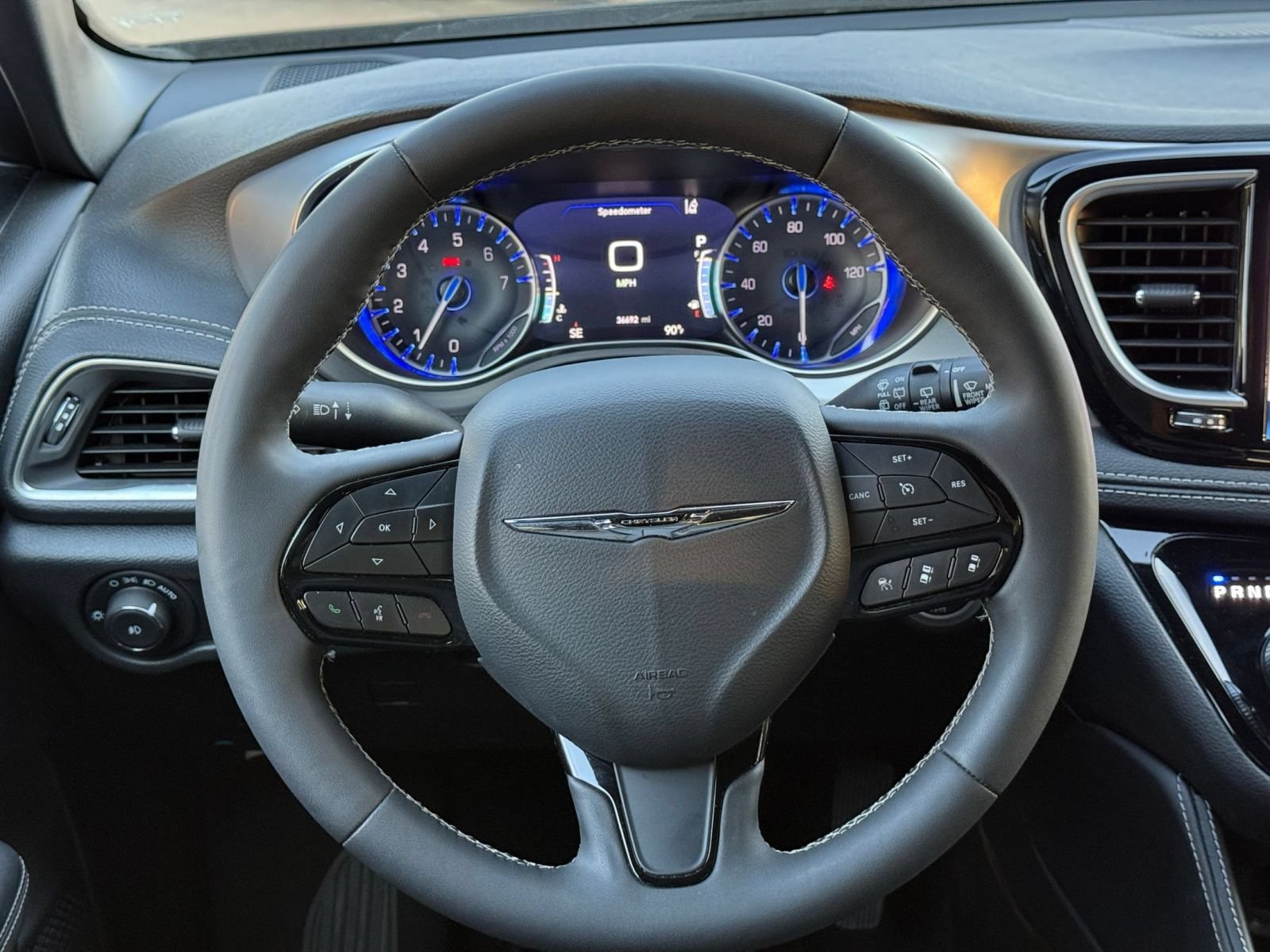 Used 2025 Chrysler Pacifica Limited FWD image 29