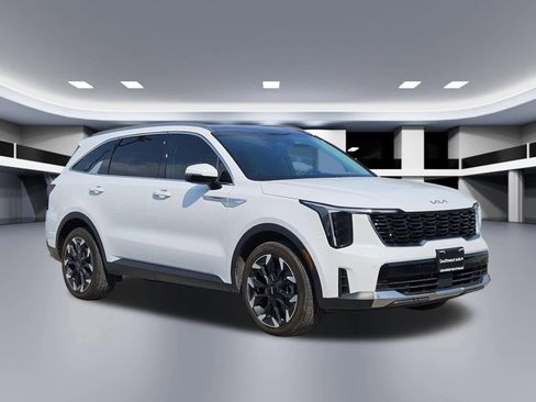 Certified 2025 Kia Sorento EX w/ Panoramic Sunroof Package FWD image 8