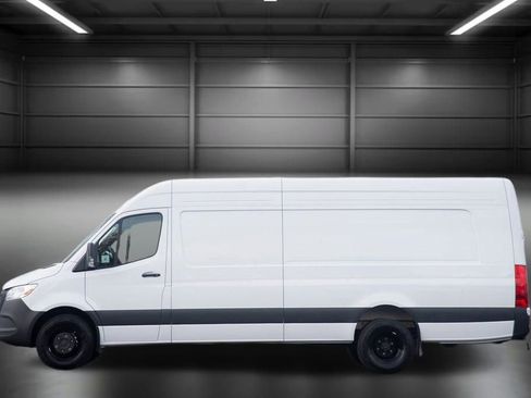 Used 2025 Mercedes-Benz Sprinter 4500 image 5