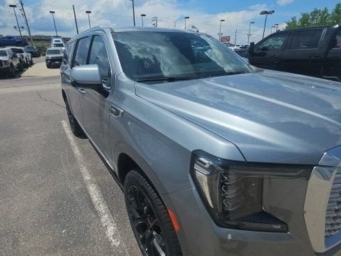 Used 2023 GMC Yukon XL Denali AWD/4WD image 2