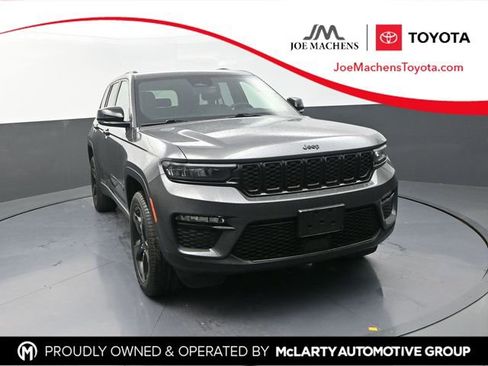 Used 2025 Jeep Grand Cherokee Limited w/ Black Appearance Package AWD/4WD image 1