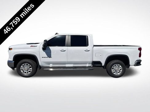 Used 2025 Chevrolet Silverado 2500 LT AWD/4WD image 2
