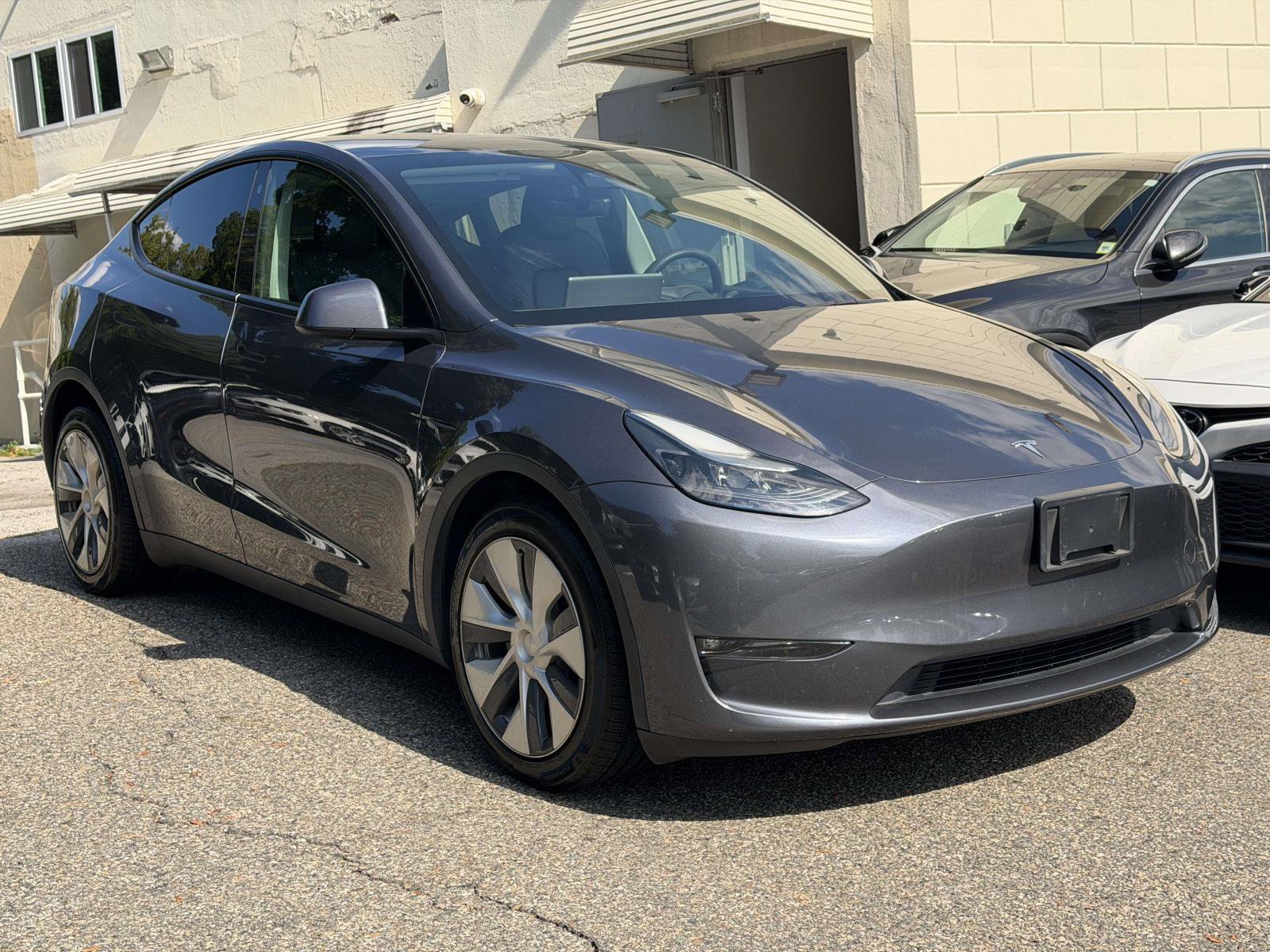 Used 2023 Tesla Model Y Long Range AWD/4WD image 1