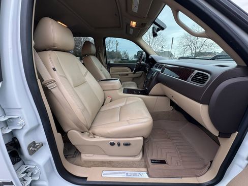 Used 2014 GMC Sierra 2500 Denali w/ Suspension Package, Off-Road image 22