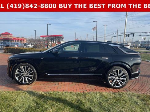 Used 2024 Cadillac Lyriq Luxury w/ LPO, Floor Liner Package image 11