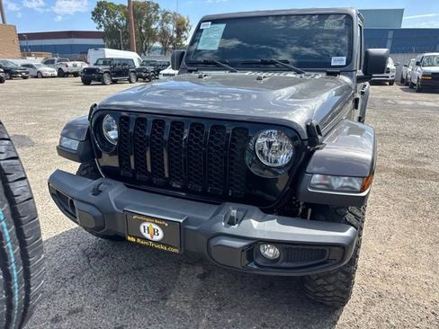 Used 2022 Jeep Gladiator Sport AWD/4WD image 2