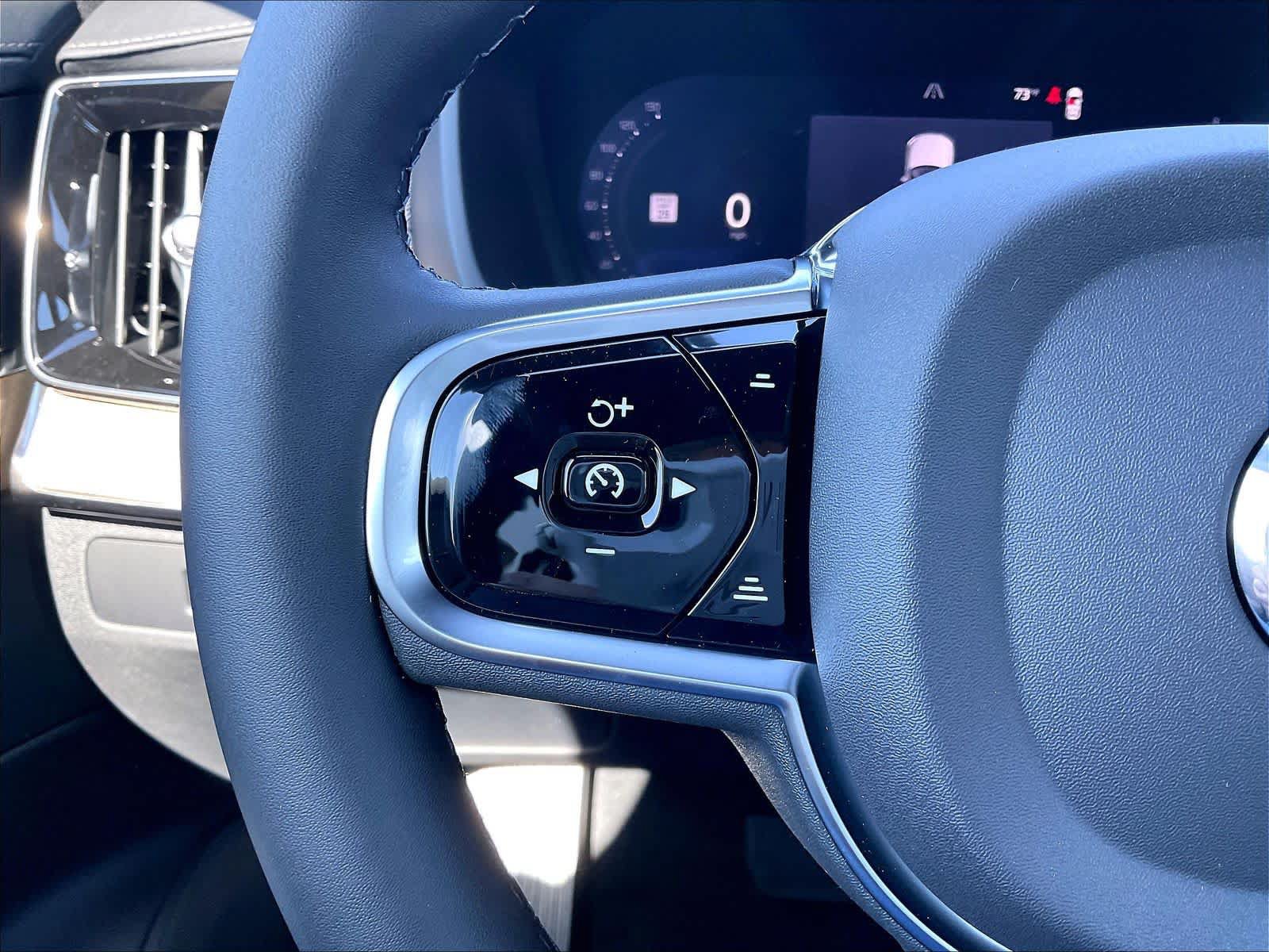 New 2027 Volvo XC90 B5 Core AWD/4WD image 17