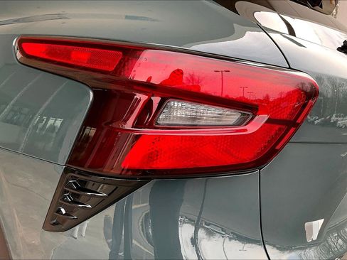 Used 2025 Chevrolet Trax LT w/ Driver Confidence Package image 23