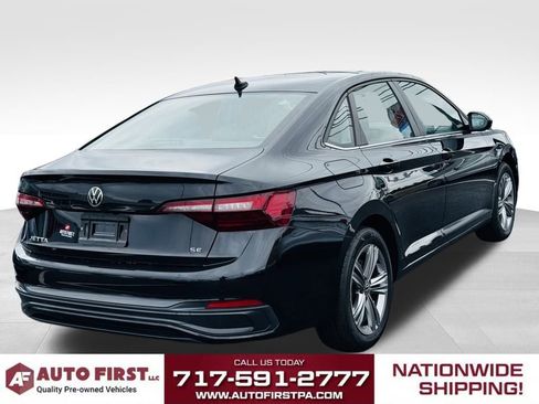 Used 2023 Volkswagen Jetta SE image 3