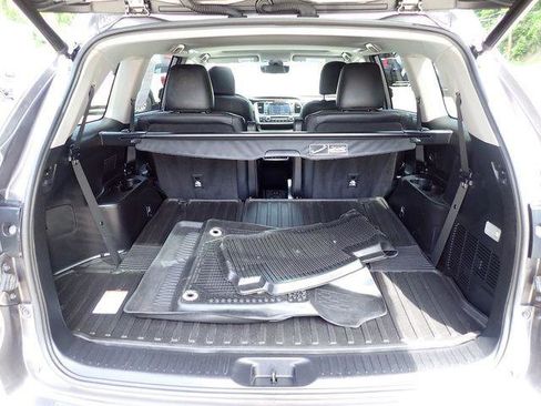 Certified 2019 Toyota Highlander Limited AWD/4WD image 7