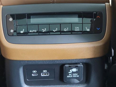 Used 2024 Nissan Pathfinder Platinum w/ Lighting Package (N92) AWD/4WD image 21