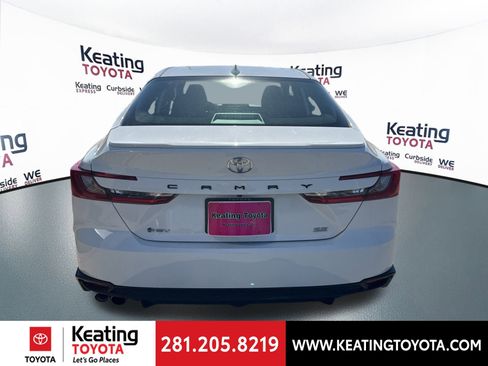 Used 2025 Toyota Camry SE image 6