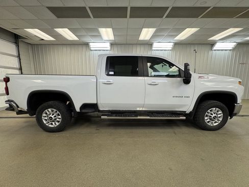 Used 2022 Chevrolet Silverado 2500 LT w/ Convenience Package image 5