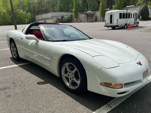 Used 2000 Chevrolet Corvette Coupe w/ Roof Pkg RWD image 59