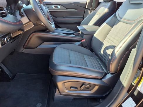 Used 2025 Ford Explorer ST-Line w/ ST-Line Street Pack image 23