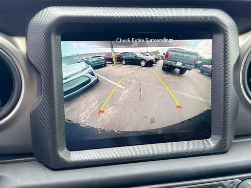 Used 2023 Jeep Wrangler Unlimited w/ Sun & Screen Package AWD/4WD image 14