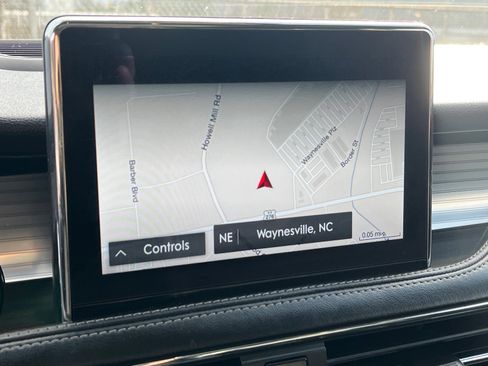 Used 2022 Lincoln Corsair AWD w/ Premium Package image 10