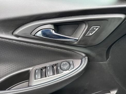 Used 2018 Chevrolet Malibu LT image 21