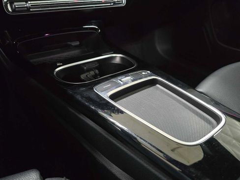 Used 2025 Mercedes-Benz CLA 250 4MATIC image 34
