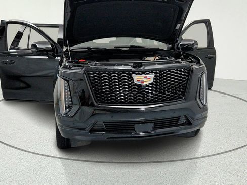 Certified 2025 Cadillac Escalade Sport Platinum w/ LPO, Floor Liner Package AWD/4WD image 15