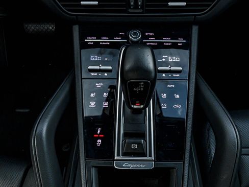 Used 2021 Porsche Cayenne Coupe image 19