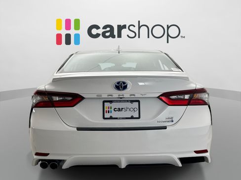Used 2021 Toyota Camry SE w/ Cold Weather Package FWD image 4