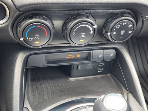 Used 2025 MAZDA MX-5 Miata Club RWD image 19