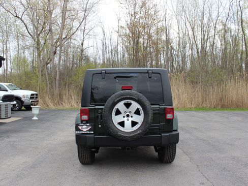 Used 2011 Jeep Wrangler Sahara w/ Connectivity Group AWD/4WD image 6