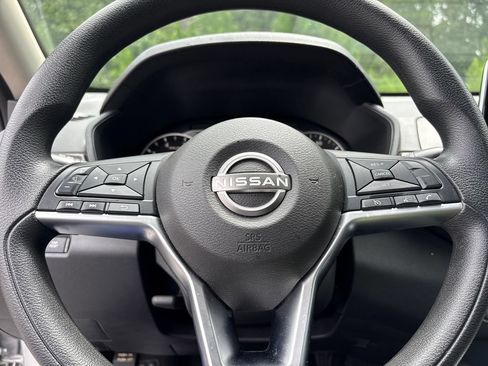 Used 2024 Nissan Altima 2.5 SV FWD image 12