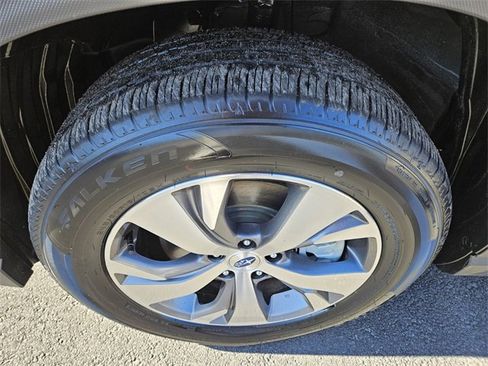 Used 2024 Subaru Ascent Premium w/ Convenience Package image 19