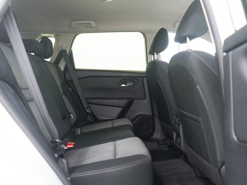 Used 2025 Nissan Rogue SV image 12