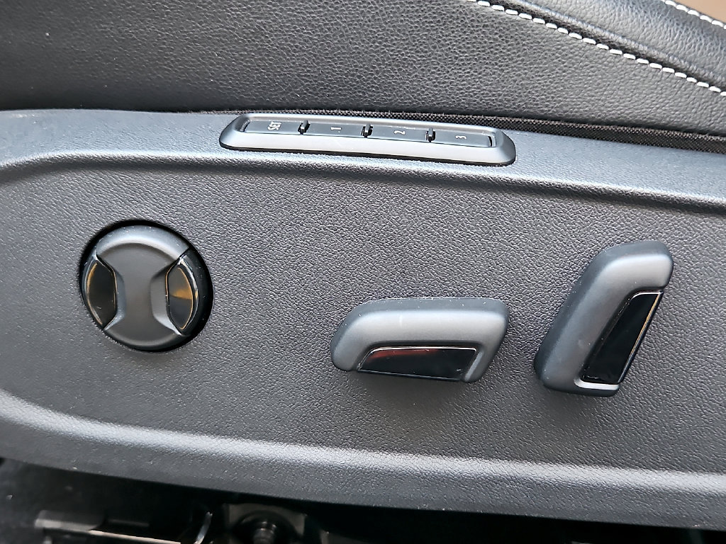 Certified 2026 Volkswagen Jetta SEL FWD image 30