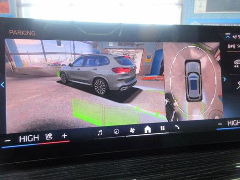 Used 2024 BMW X5 xDrive40i w/ M Sport Package AWD/4WD image 36