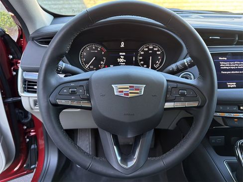 Certified 2023 Cadillac XT4 Luxury image 24