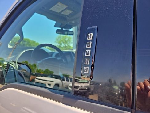 Used 2019 Ford F150 Lariat w/ Equipment Group 502A Luxury AWD/4WD image 32